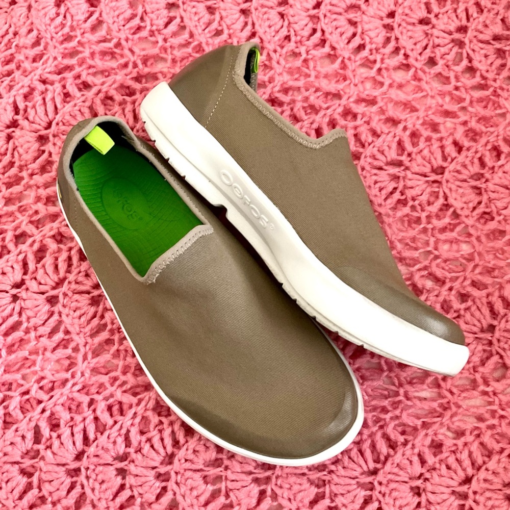 OOFOSCasual Slip-On Sneakers